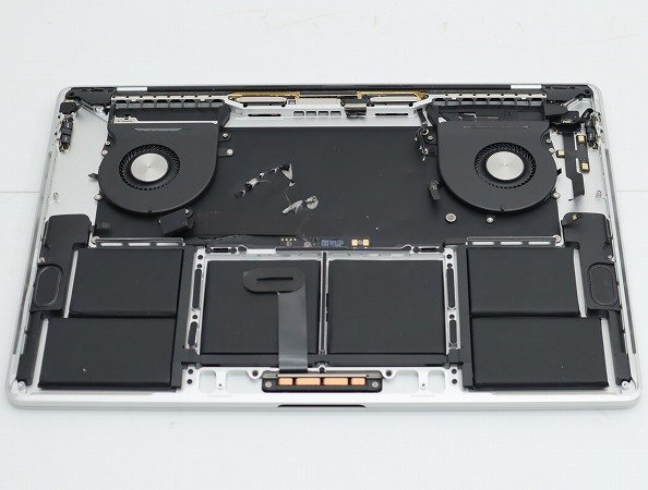 【1円スタート】Apple MacBook Pro 16インチ 2019 シルバー 3072x1920 A2141 EMC3347 ロジックボード欠品_画像7