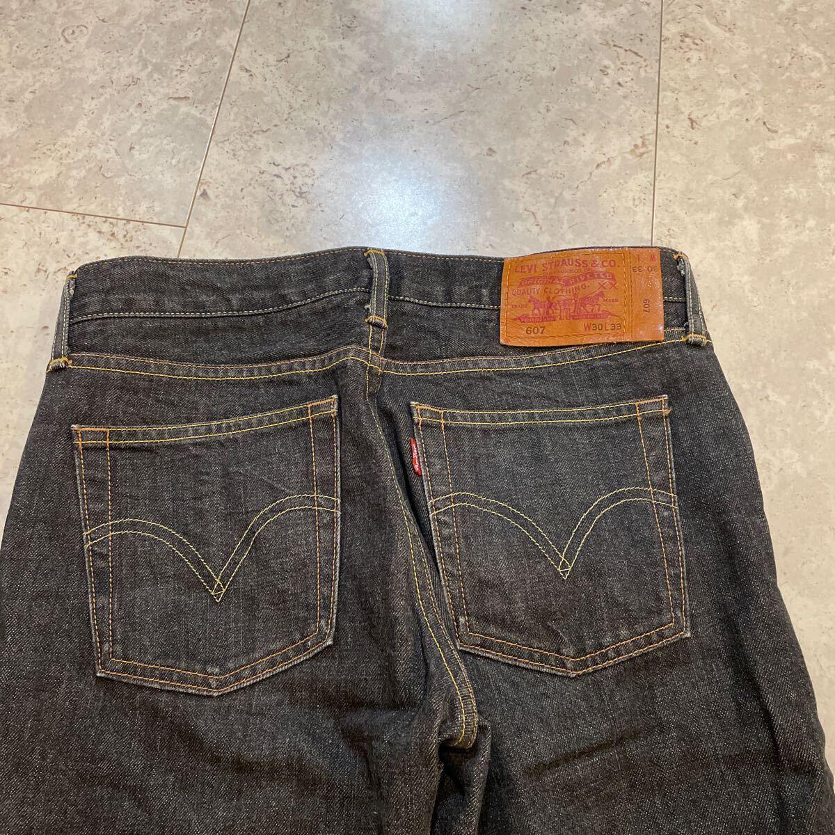 w30 良好 Levi's リーバイス 06607 ブラックデニムパンツ 黒 ペンシルフィット 日本製_画像3