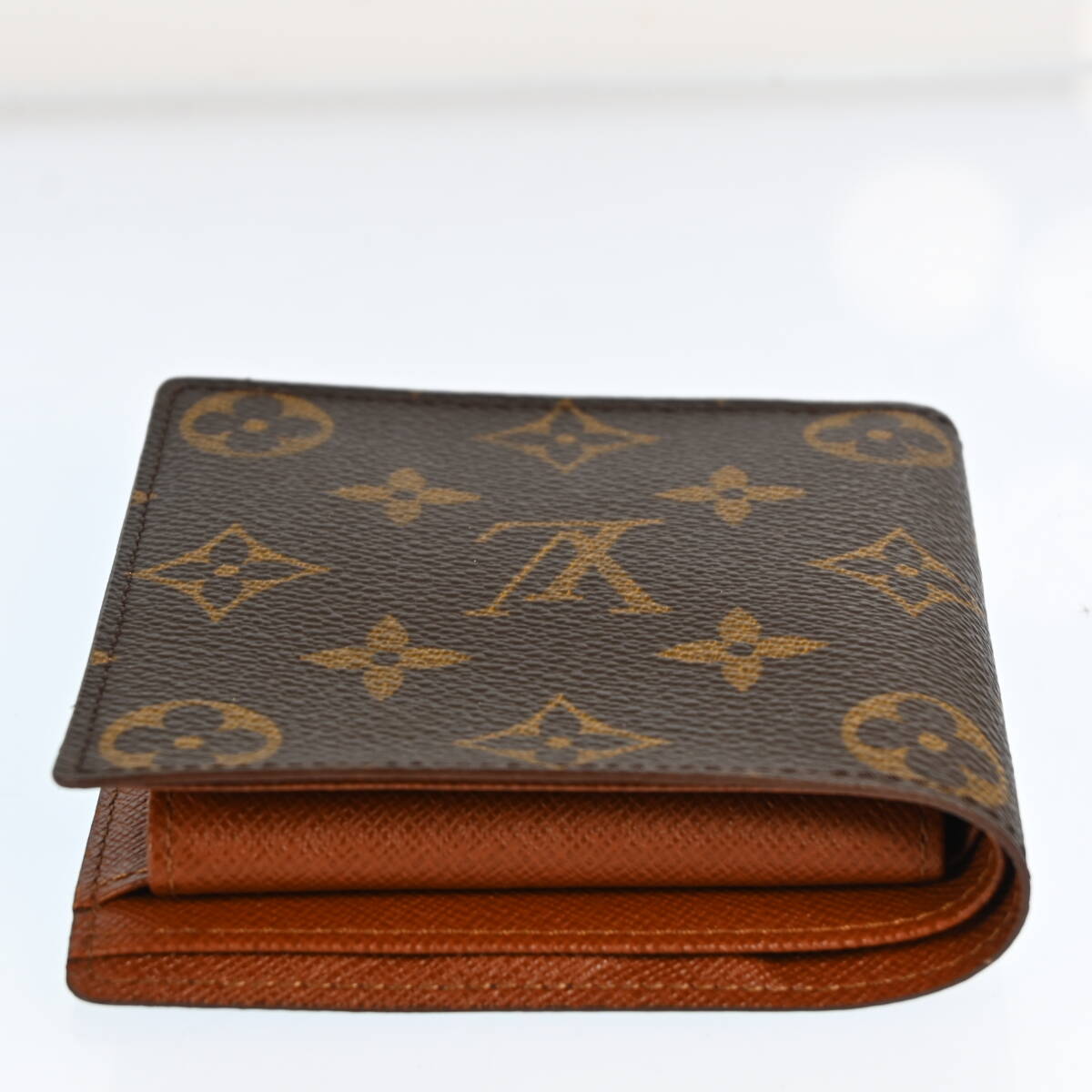 ほぼ未使用　Louis Vuitton ルイヴィトン モノグラム ポルトフォイユマルコ 二つ折り 二つ折り財布　P2813CC605_画像3