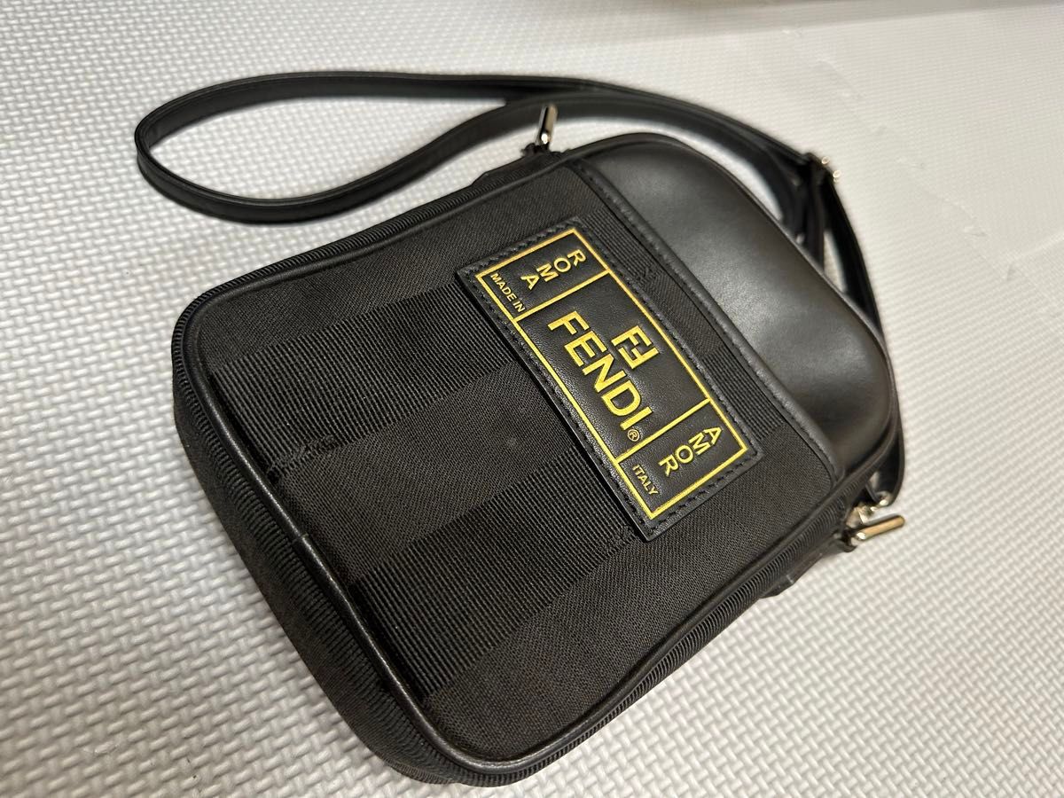 FENDI ショルダーバッグ 斜めがけ