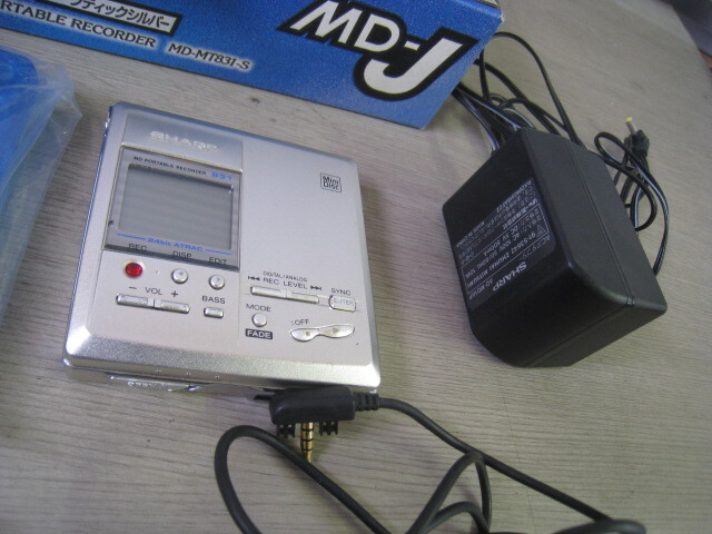 中古美品!? 動作確認 SHARP シャープ ■ MD-MT831 ポータブル MDレコーダー MDプレーヤー ■元箱 電池 充電台 リモコン付き _画像4