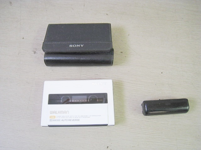 当時物 ソニー SONY ■ WM-150 WALKMAN ケース付 ■ ソニー ウォークマン ポータブル カセットプレーヤー _画像1