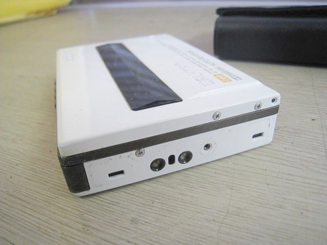 当時物 ソニー SONY ■ WM-150 WALKMAN ケース付 ■ ソニー ウォークマン ポータブル カセットプレーヤー _画像6