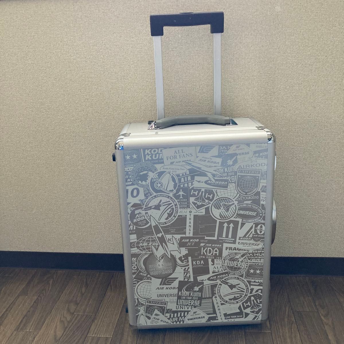 機内持込可能】universeツアーグッズ倖田來未 アルミ スーツ 機内持込可能】universeツアーグッズ倖田來未 アルミ スーツ