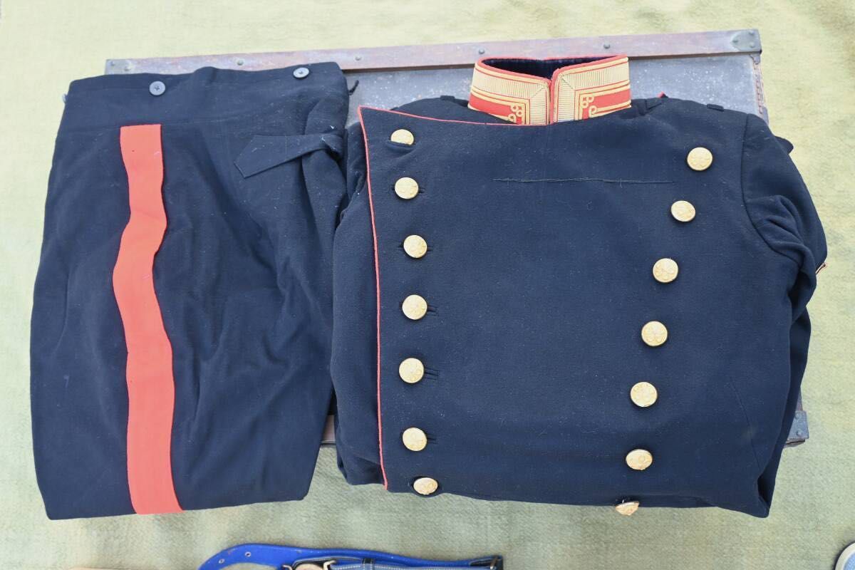 旧日本軍 飾帯 正肩章 実物 日本陸軍 大礼服 一式 歩兵少尉 明治 旧日本軍 飾帯 正肩章 実物 日本陸軍 大礼服 一式 歩兵少尉 明治