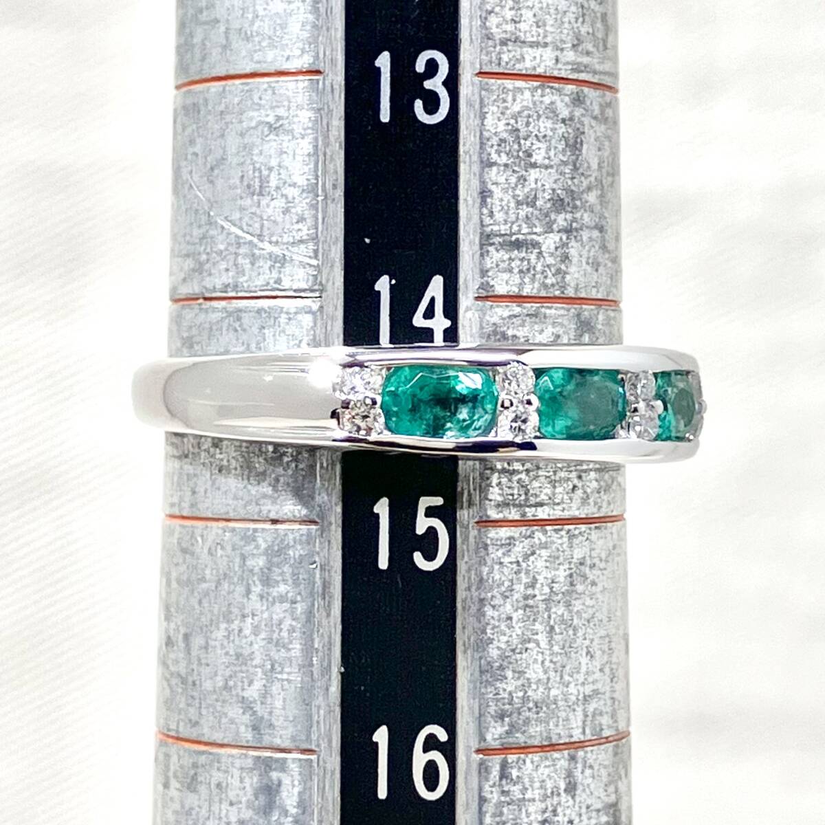 ［新品仕上済み］ K18WG 750 ダイヤモンド0.12ct 14.5号 緑石 リングの画像8