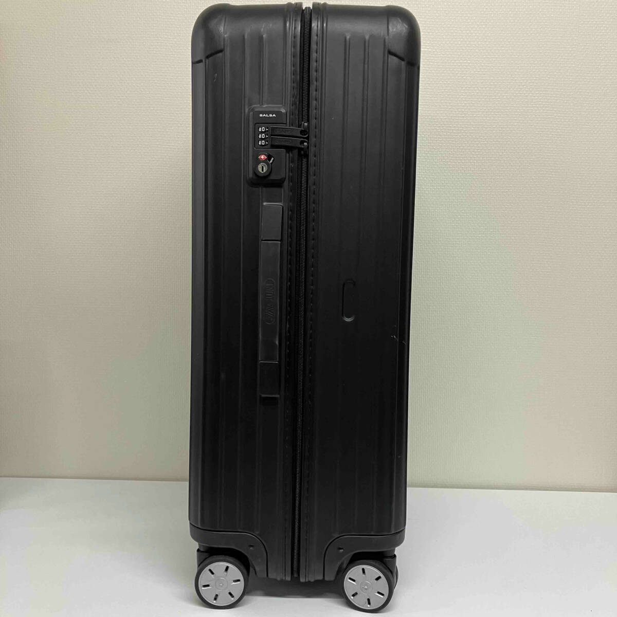 RIMOWA SALSA ESSENTIAL BLACK Rimowa salsa suitcase Carry case Esse n car ru cabin 4 wheel black 82L