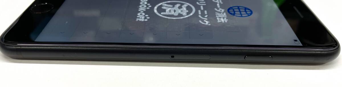 MX9R2J/A iPhone SE(第2世代) 64GB ブラック au SIMロック解除済み_画像4
