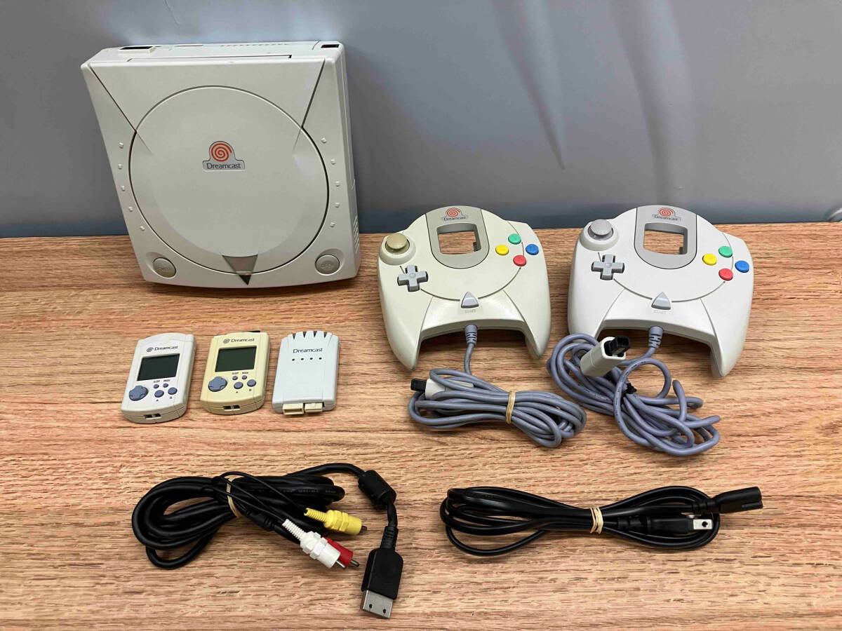 ジャンク ★ SEGA HKT-3000 Dreamcast ドリームキャスト 本体 コントローラー×2 メモリーカード×3 電源、AVケーブル_画像1