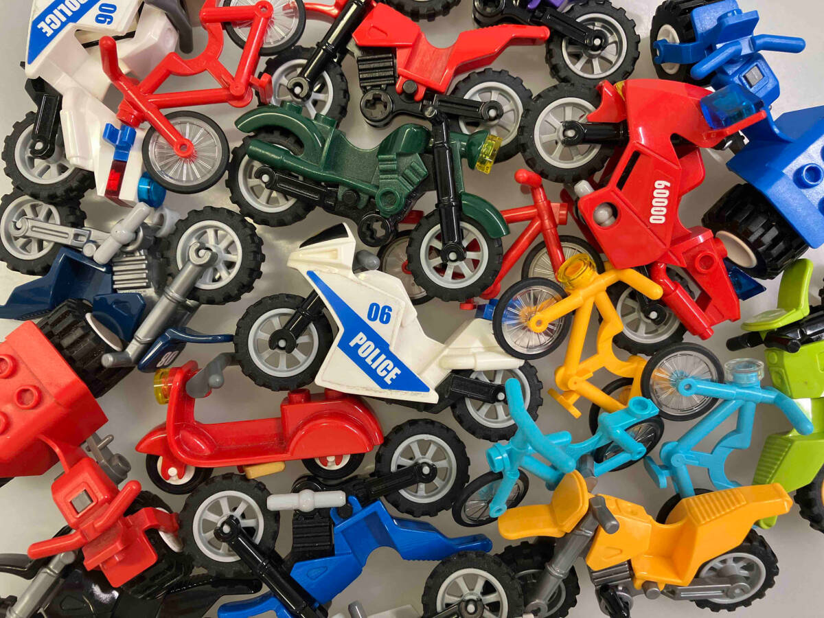 正規品 LEGO ミニフィグ用 バイク 15台 ＋ 自転車 5台 合計 20台 大量 まとめ売り ※レゴフレンズ レゴシティにも_画像1