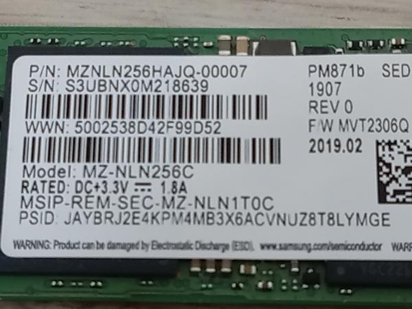 7 Samsung MZ-NLN256C(256GB) built-in SSD