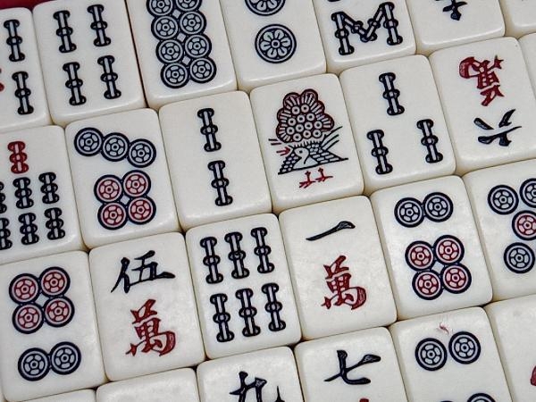 送料無料特集 | 激安の新品・型落ち・アウトレット 現状品 任天堂 麻雀牌 役満 ケース付き 麻雀 マージャンセット 麻雀