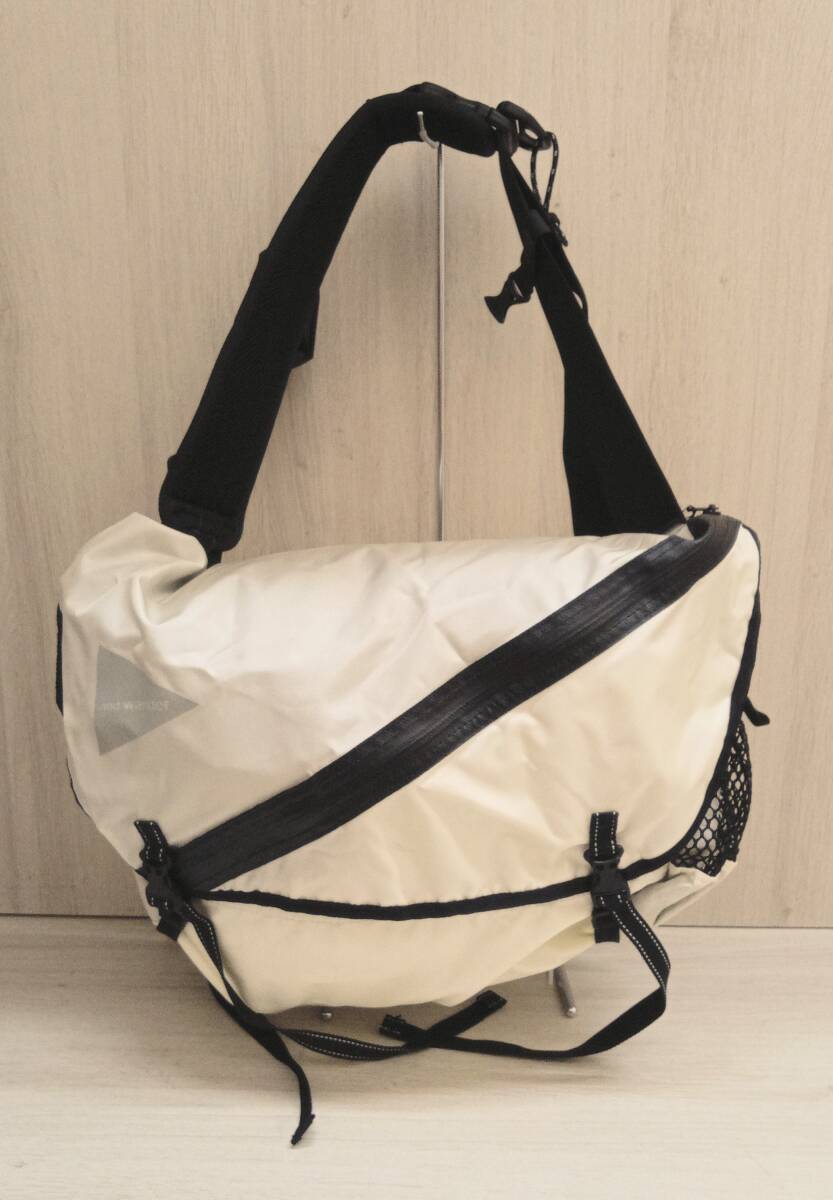 and wander/ and wonder / shoulder bag /20L massenger bag white/AW-AA738/ eggshell white 