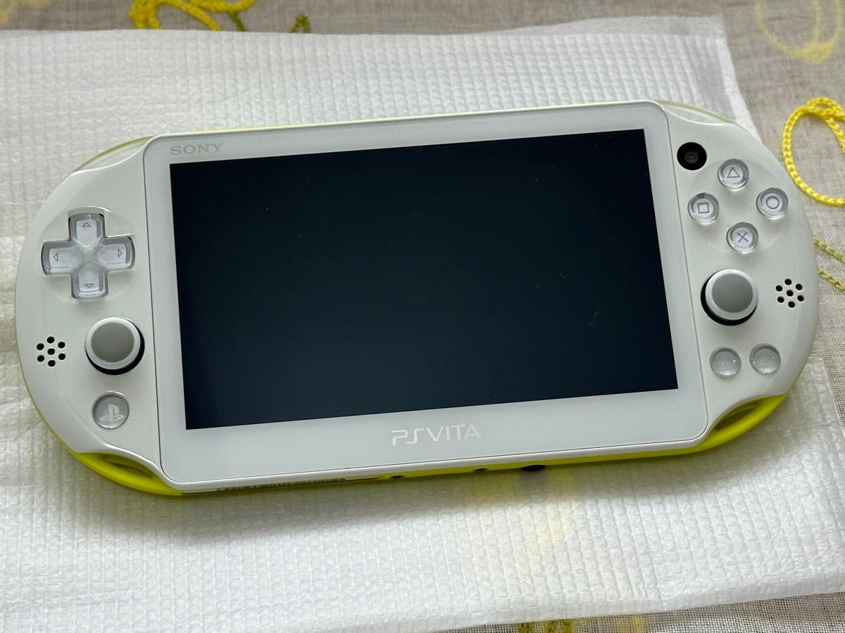PlayStation Vita Wi-Fiモデル ライムグリーン/ホワイト 【美品】