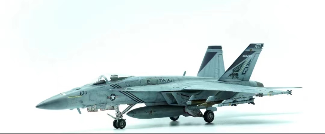 1/72 アメリカ海軍 F/A-18E スーパーホーネット 組立塗装済完成 1/72 アメリカ海軍 F/A-18E スーパーホーネット 組立塗装済完成