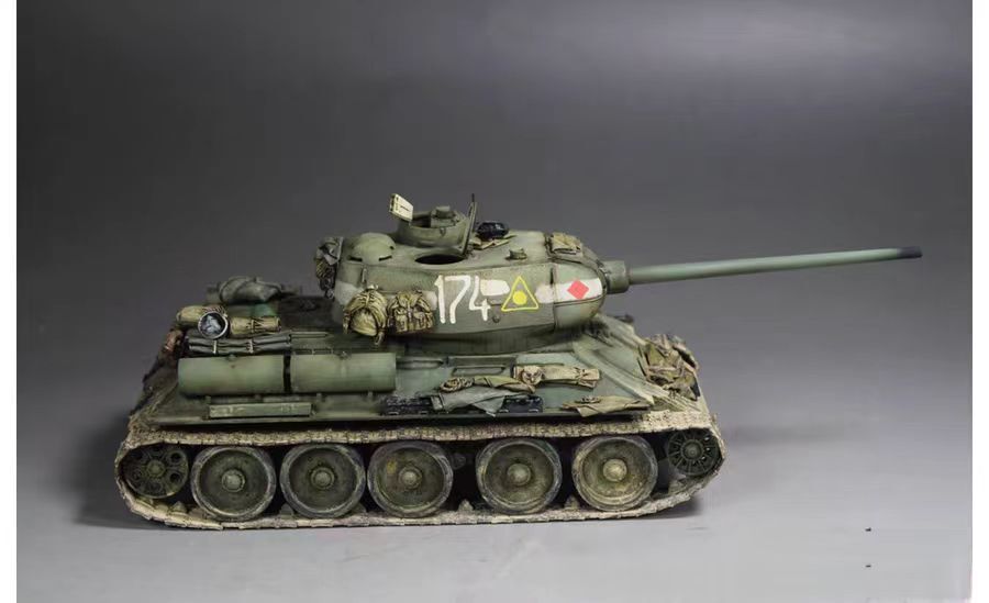 1/35 ソビエト連邦軍 T-34/85 戦車 組立塗装済完成品_画像5