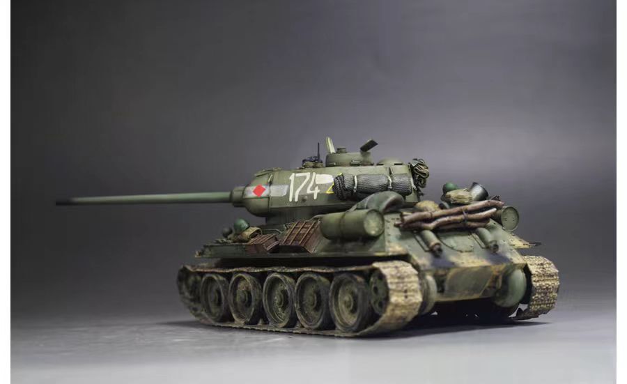 1/35 ソビエト連邦軍 T-34/85 戦車 組立塗装済完成品_画像4