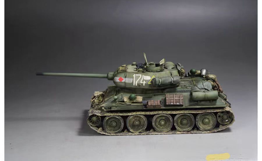 1/35 ソビエト連邦軍 T-34/85 戦車 組立塗装済完成品_画像6