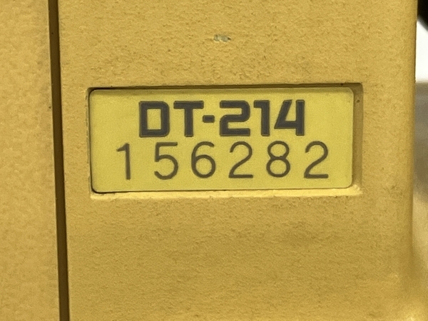 【動作保証】 TOPCON DT-214 デジタル セオドライト 測量機 三脚 セット 電動 工具 DIY 測量 測定 現場 作業 トプコン 中古 K8793697_画像6