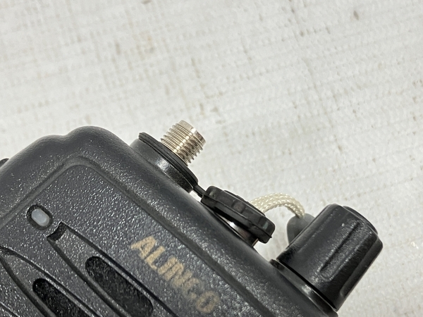 ALINCO DJ-S47 портативный приемопередатчик с зарядным устройством . Alinco радиолюбительская связь Junk H8812225