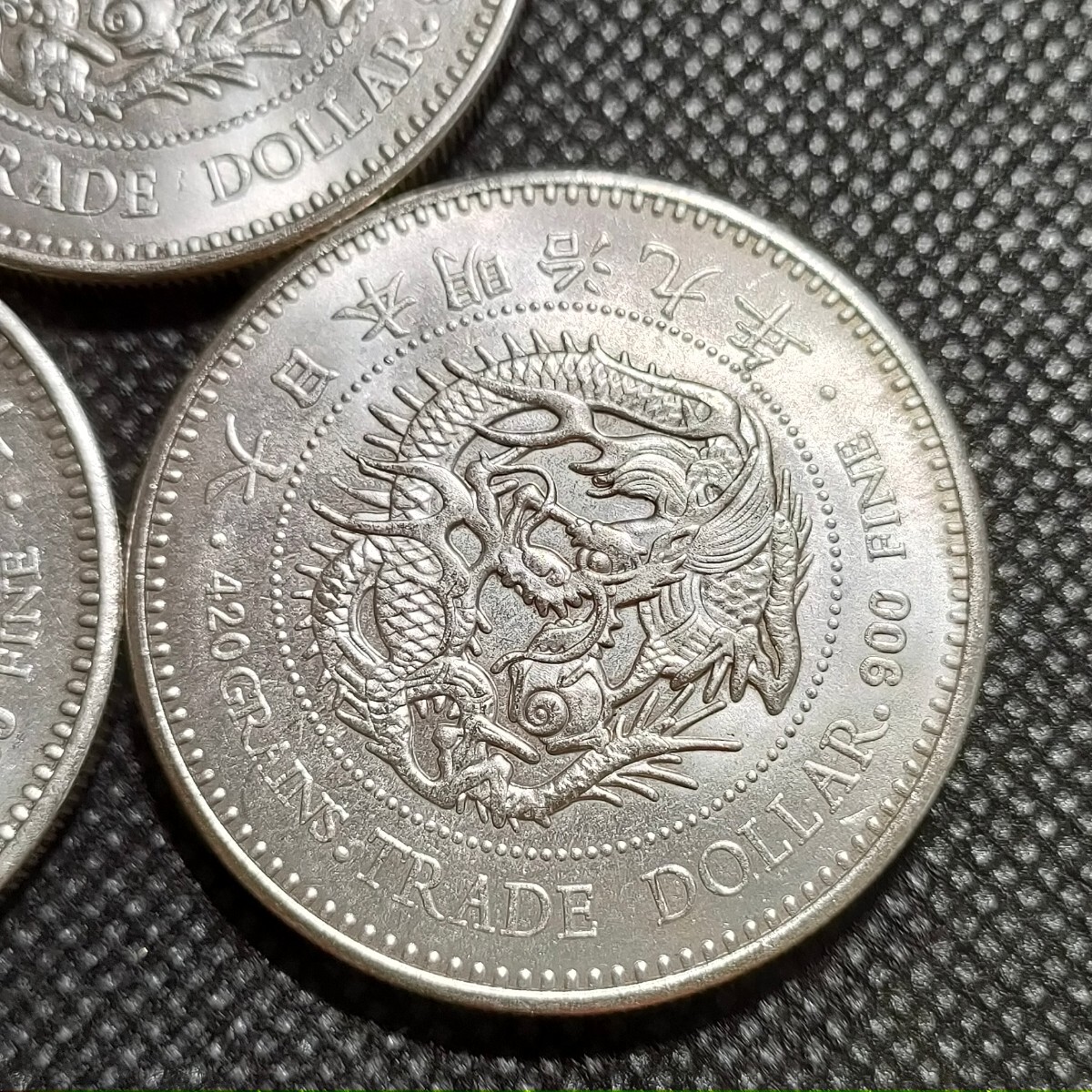 6826　日本古銭　貿易銀3枚　貨幣　コイン_画像7