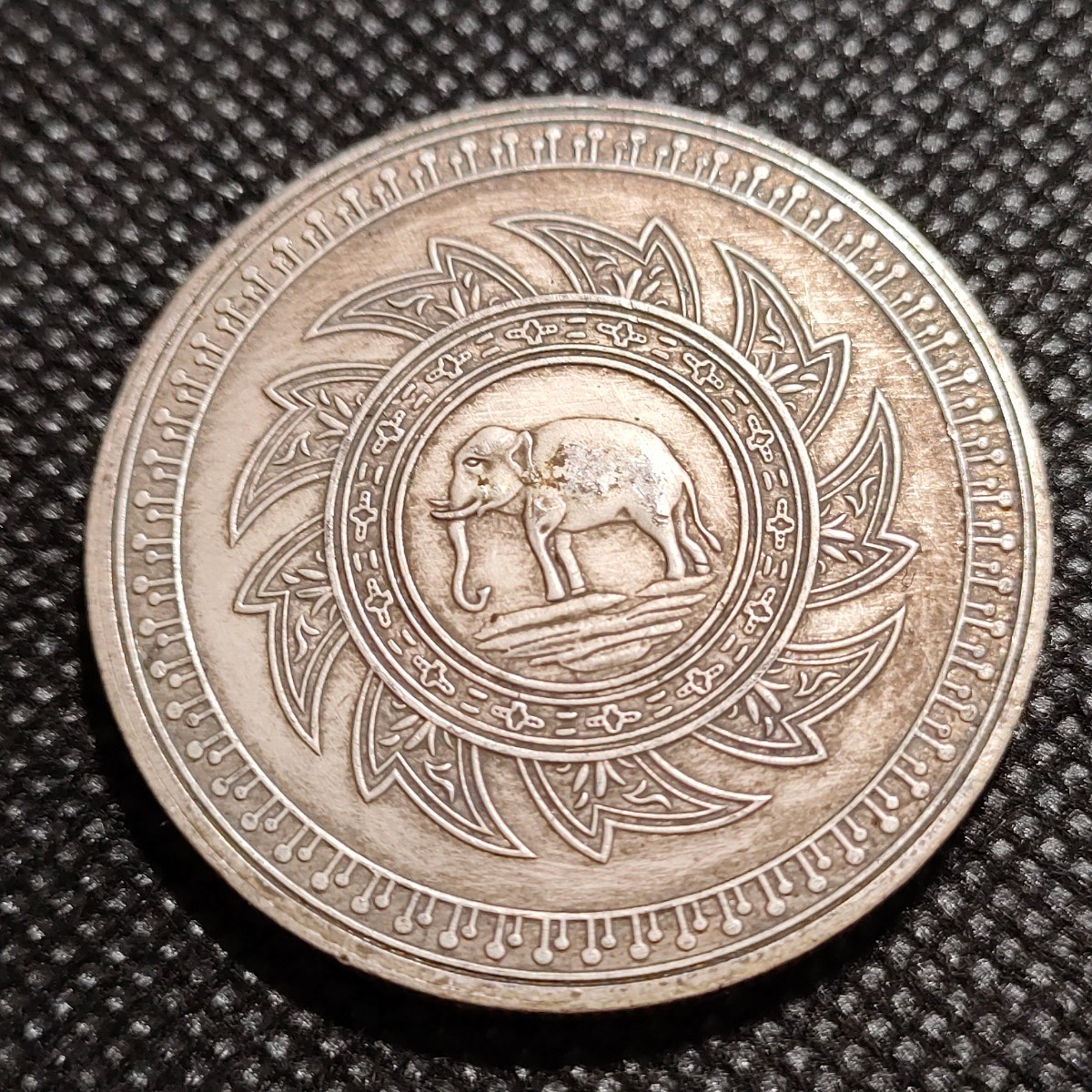 7509 タイ王国古銭 コイン 約38mm アンティークコレクションの画像1