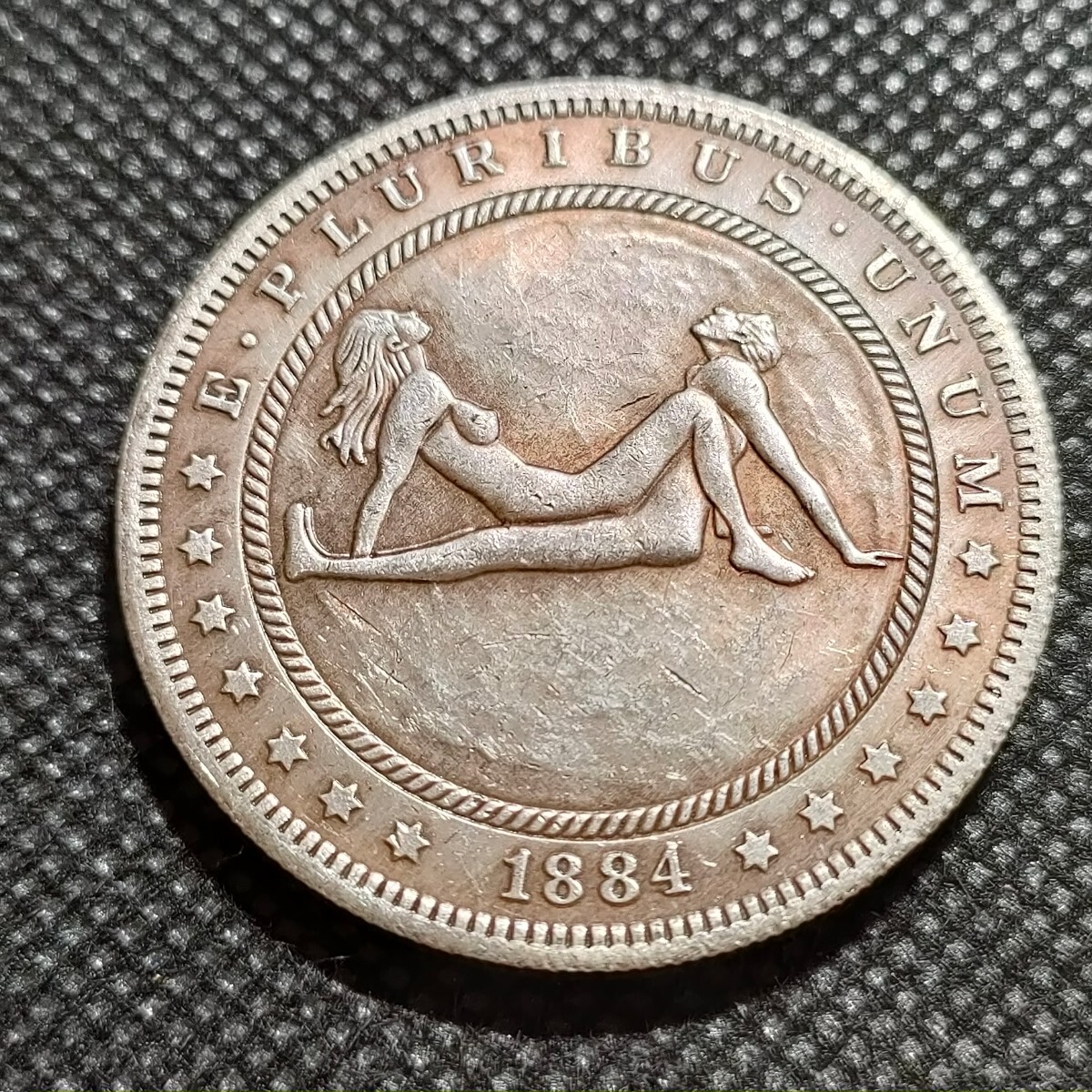 7818　アメリカ古銭　ルンペン　約38mm　イーグル　チャレンジコイン　ゴルフマーカー　コイン　アンティーク　ホーボー_画像1
