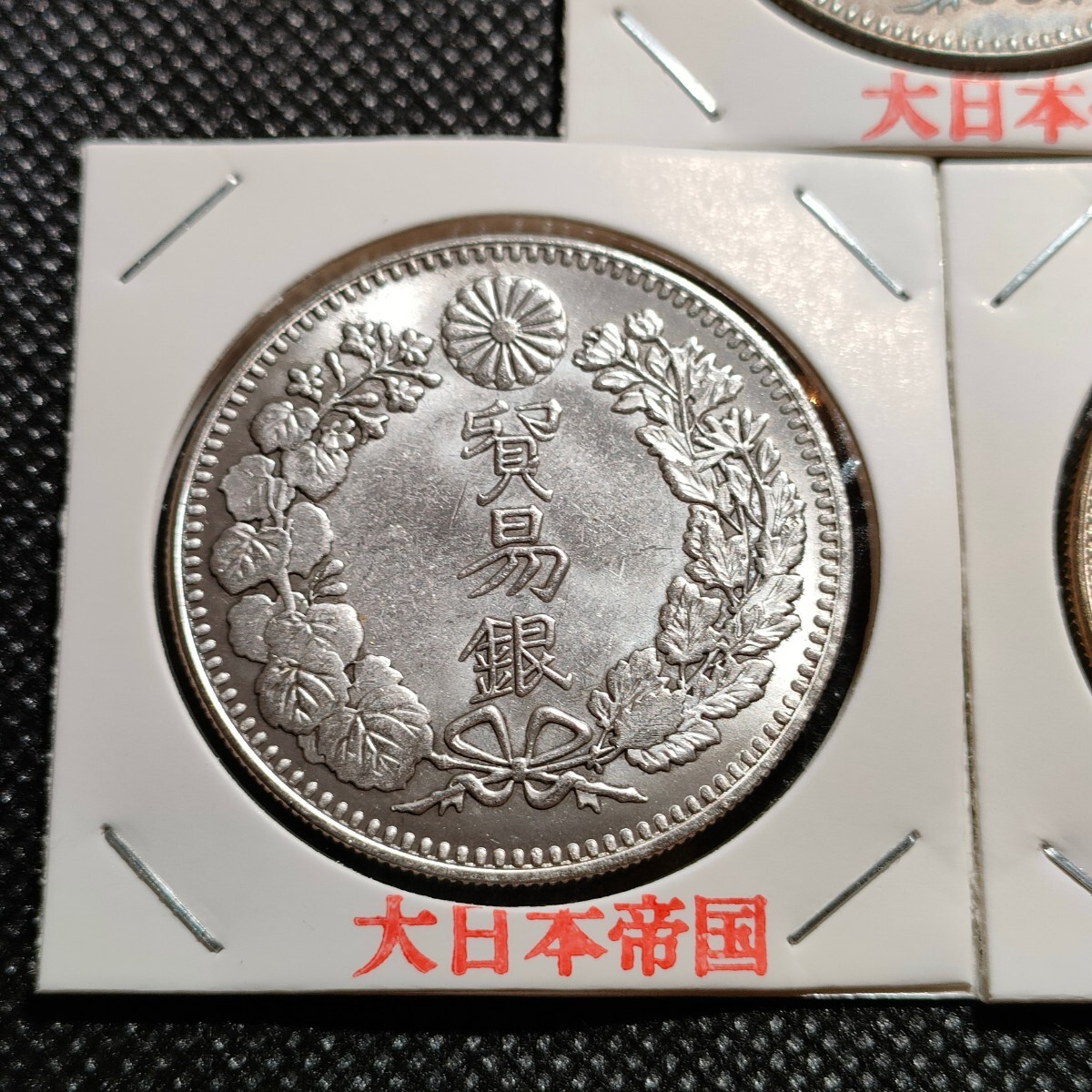 8302　日本古銭　貿易銀3枚　貨幣　コイン_画像3