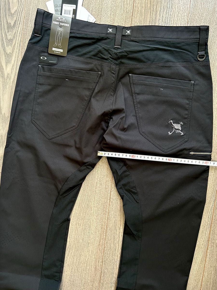 新品 OAKLEY オークリー ゴルフ 高通気 立体ストレッチパンツ 春 新品 OAKLEY オークリー ゴルフ 高通気 立体ストレッチパンツ 春
