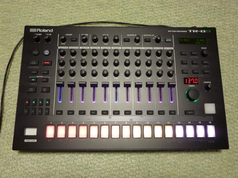 ●Roland ローランド TR-8S AIRA リズムパフォーマー アイラ (TR8S)_画像1