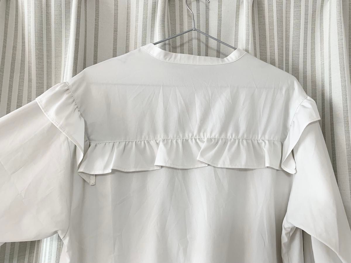 【natural couture ナチュラルクチュール】 ブラウス シャツ 長袖 ホワイト バンドカラー　フリル　オーバーサイズ
