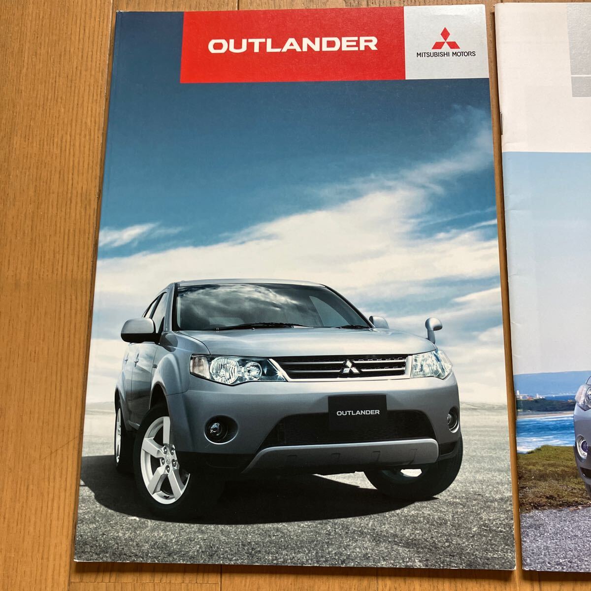 三菱　OUTLANDER カタログ とアクセサリーカタログの2冊セット　2005年_画像2