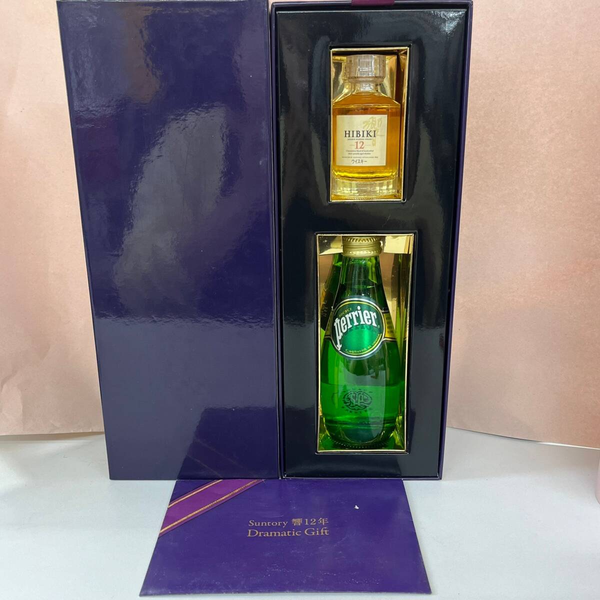 Y216-K22-5633 SUNTORY サントリー 2本セット HIBIKI 12年 ウイスキー アルコール分43％ 容量50ml perrier ペリエ 200ml 箱付き 未開栓_画像1