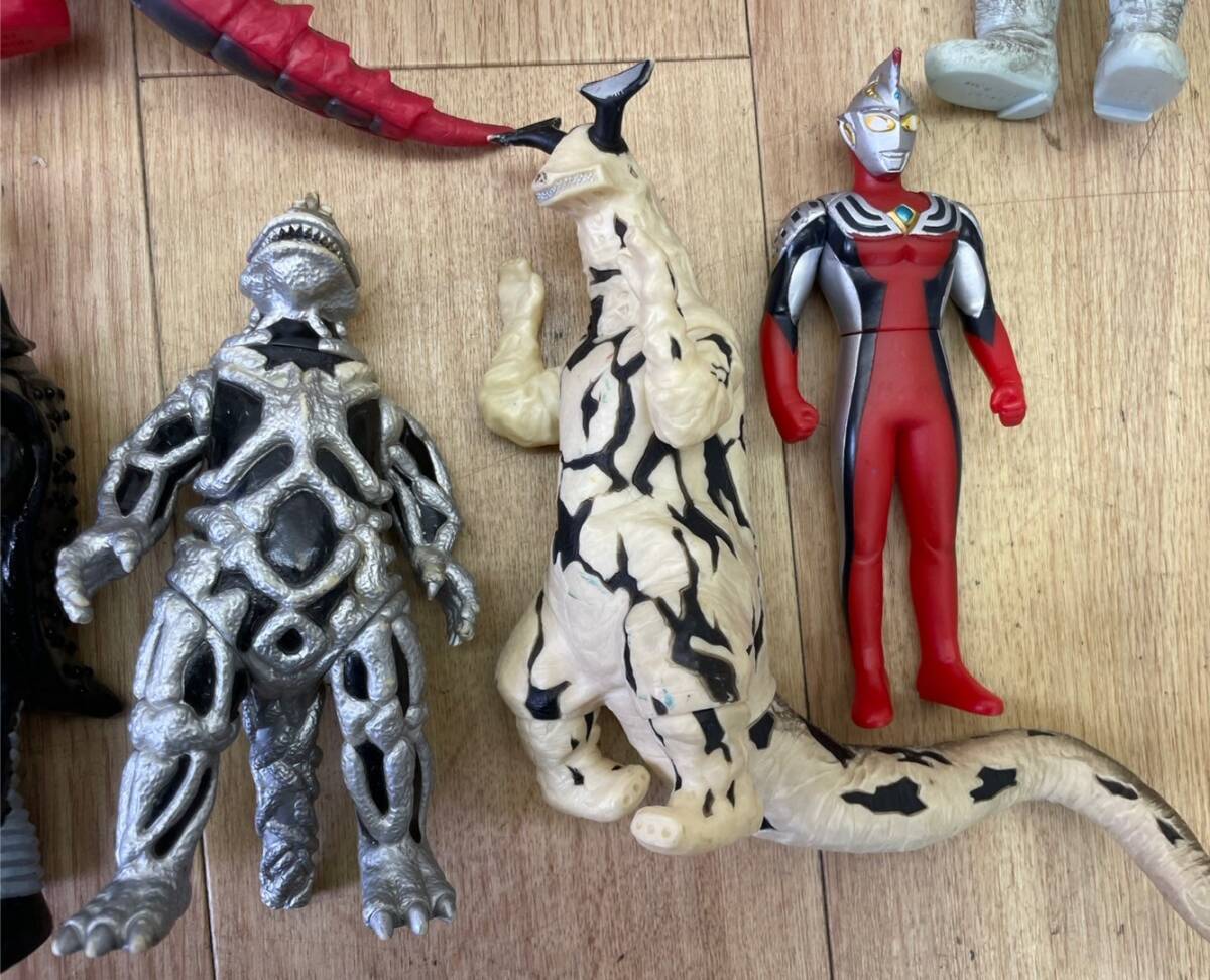 Y036-K41-989 ウルトラマン 怪獣シリーズ ソフビ フィギュア まとめ セット 約13点 ジャミラ テンペラー星人 サンドロス レイジーゴン 他_画像2