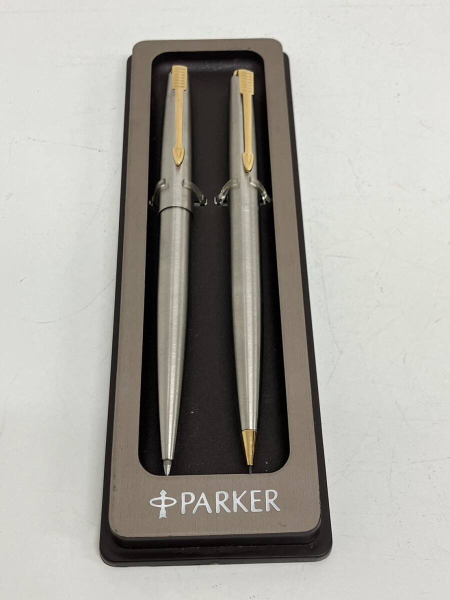 【BF-8643】【1円～】parker パーカー ボールペン シャーペン2点セット 箱付き 文房具 アンティーク シルバー色 ゴールド色 現状保管品_画像1