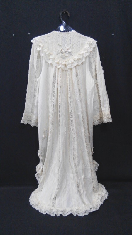 r2_3110r superior article La.Lunna Night wear long negligee long sleeve front . button floral print .... race ivory 