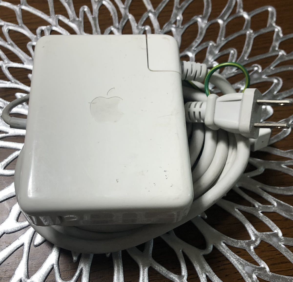 純正 Apple Macbook pro 13/15/17 inch power adapter アダプター magsafe1 85 Watt A1172 動作は確認済み_画像1