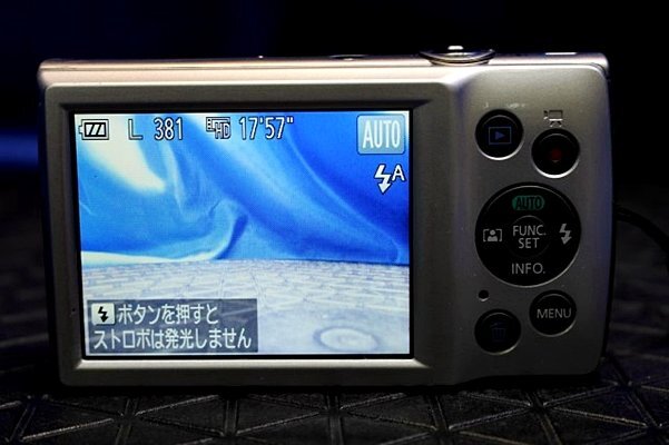 2台入荷 CANON/キヤノン コンパクトデジタルカメラ IXY 180 シルバー /新品バッテリー*1個＆充電器付 44398Yの画像4