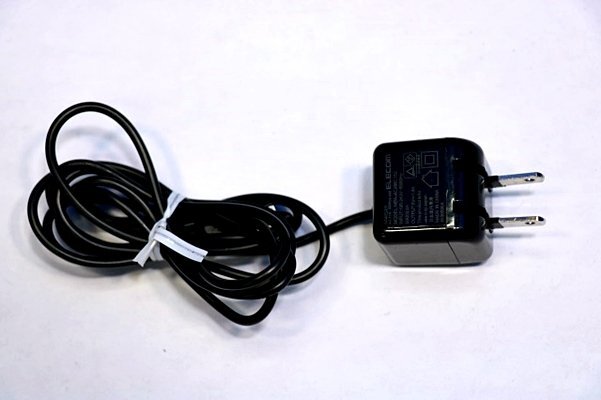 ELECOM USB充電器　キューブ型AC充電器(スマホ用・1.8A)　MPA-ACMBC152 USB micro-B　エレコムAC5V12Y_画像1