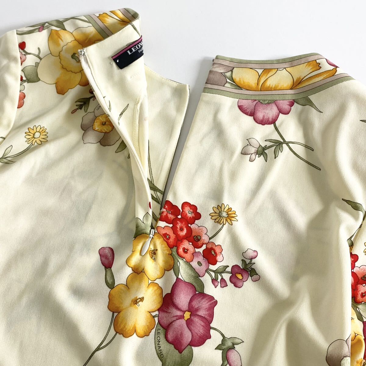 He6②《美品》LEONARD レオナール カンカン素材 7分袖 スキッパーシャツ カットソー 花柄ブラウス トップス 美しい花柄プリント M 日本製の画像6