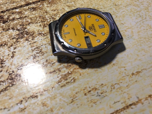 良品 レア ヴィンテージ SEIKO セイコー 5 ファイブ デイデイト 7009-3181 黄 イエロー AUTO 自動巻 メンズ 腕時計 アンティーク_画像3