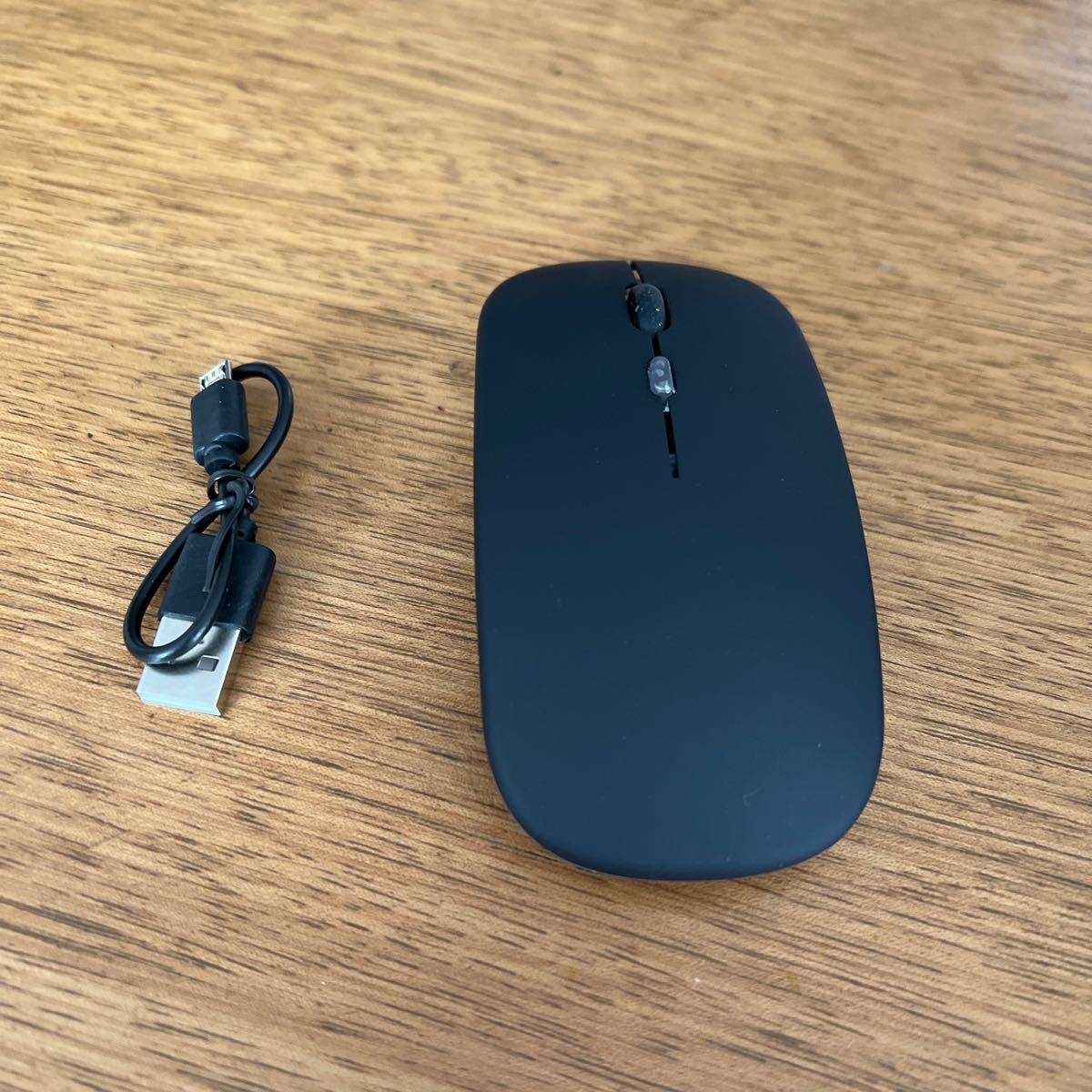 ■新品未使用 ワイヤレスマウス 無線マウス 2.4GHz Bluetooth ブルートゥース 静音 軽量 充電式 小型 薄型 ブラック 黒 USB ipad 送料込_画像2