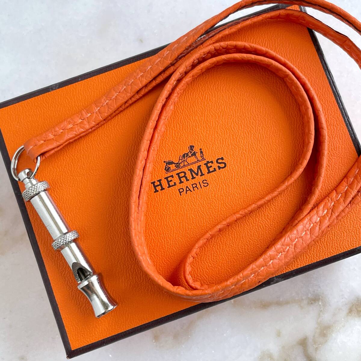 HERMES エルメス ホイッスル シフレ オレンジ 犬笛 ネックレス 本革_画像1