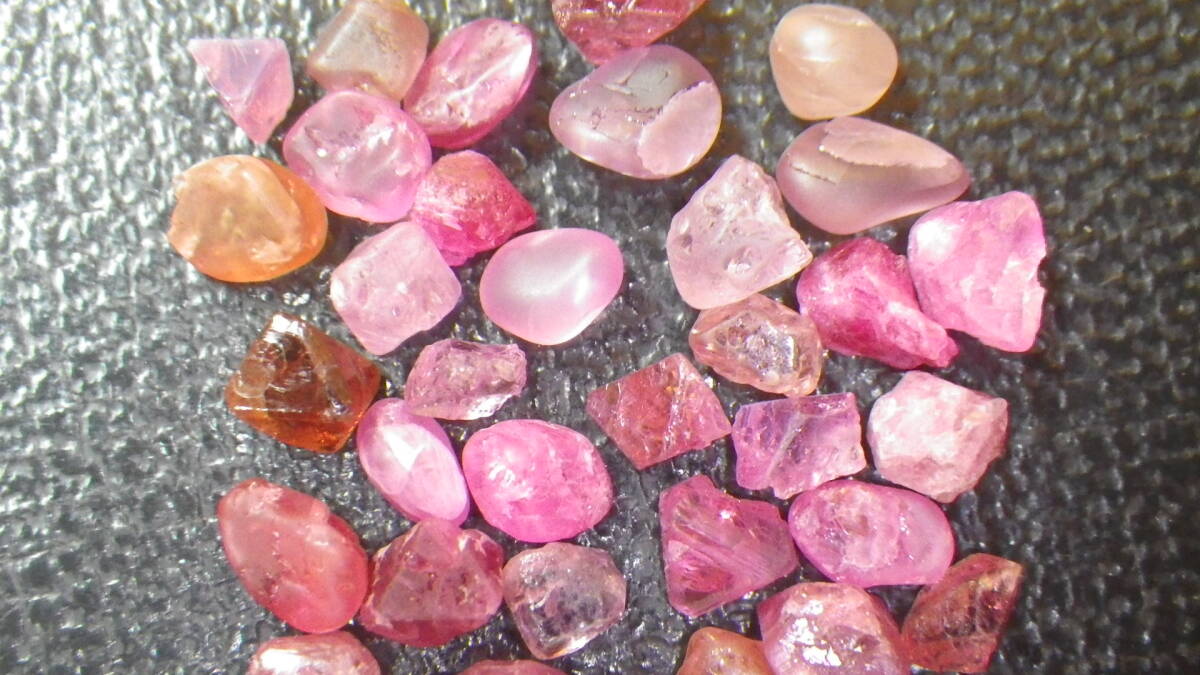 モゴック産のスピネルです（花の色のよう）。 写真全量のセット ピンク系の宝石群 の画像2
