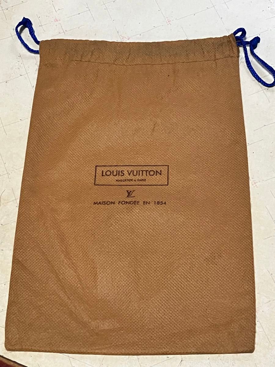 ルイ・ヴィトンの袋　不織布製　小物入れに最適です。　送料無料にてお届け　used品