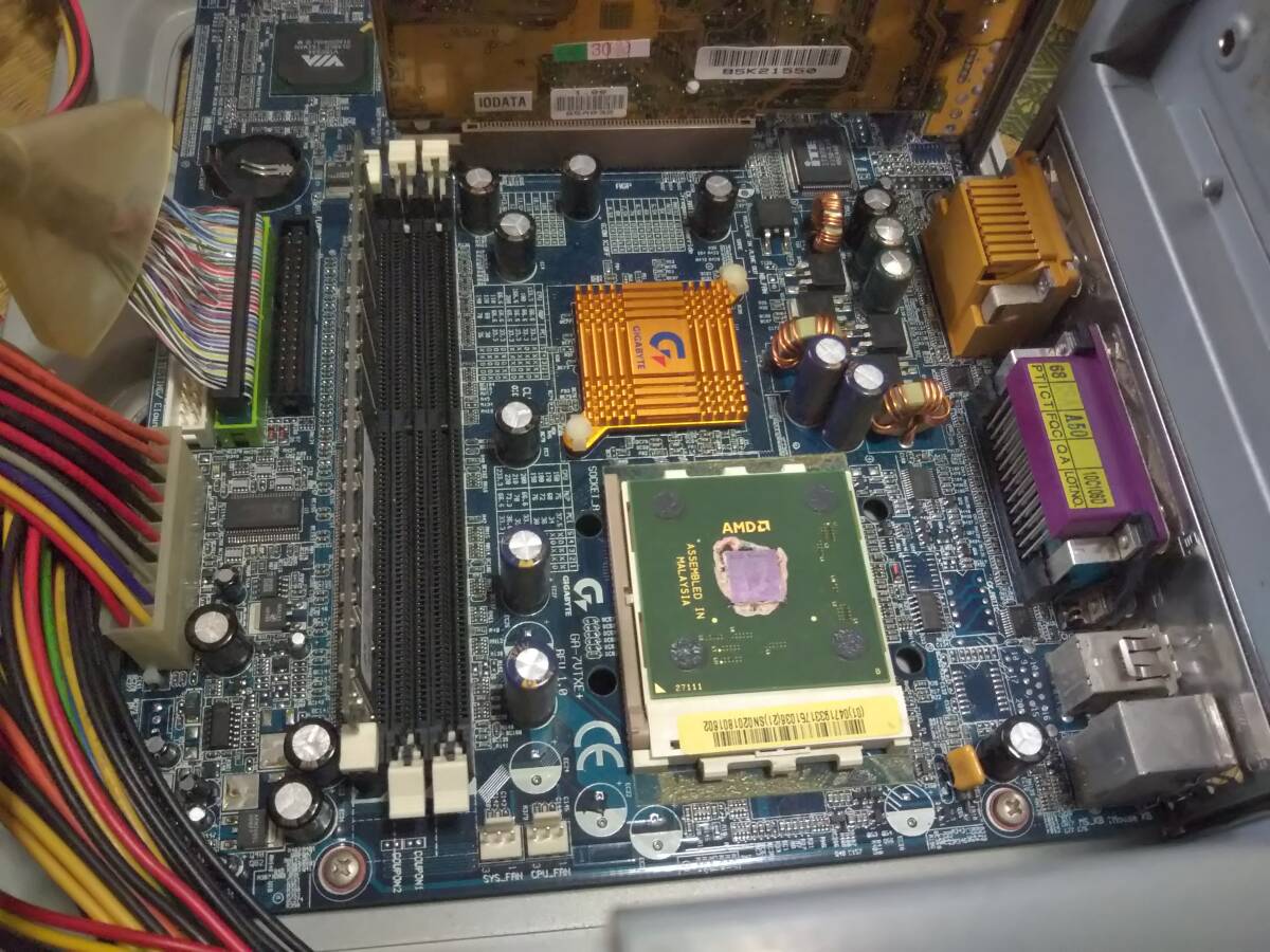 AMD Athlon XP 1700+ AX1700DMT3C Palomino(パロミノ) Socket A (Socket 462) 状態が悪いです_取り外し前 絶望的なグリスの塊