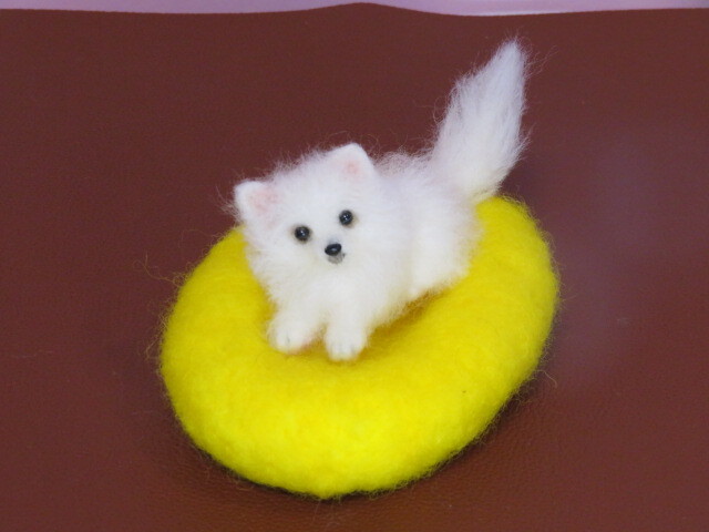 ★chako★ 羊毛フェルト　　犬　　チワワ　　ミニチュア　２点セット_大好きな黄色いベッドと、２点セットです