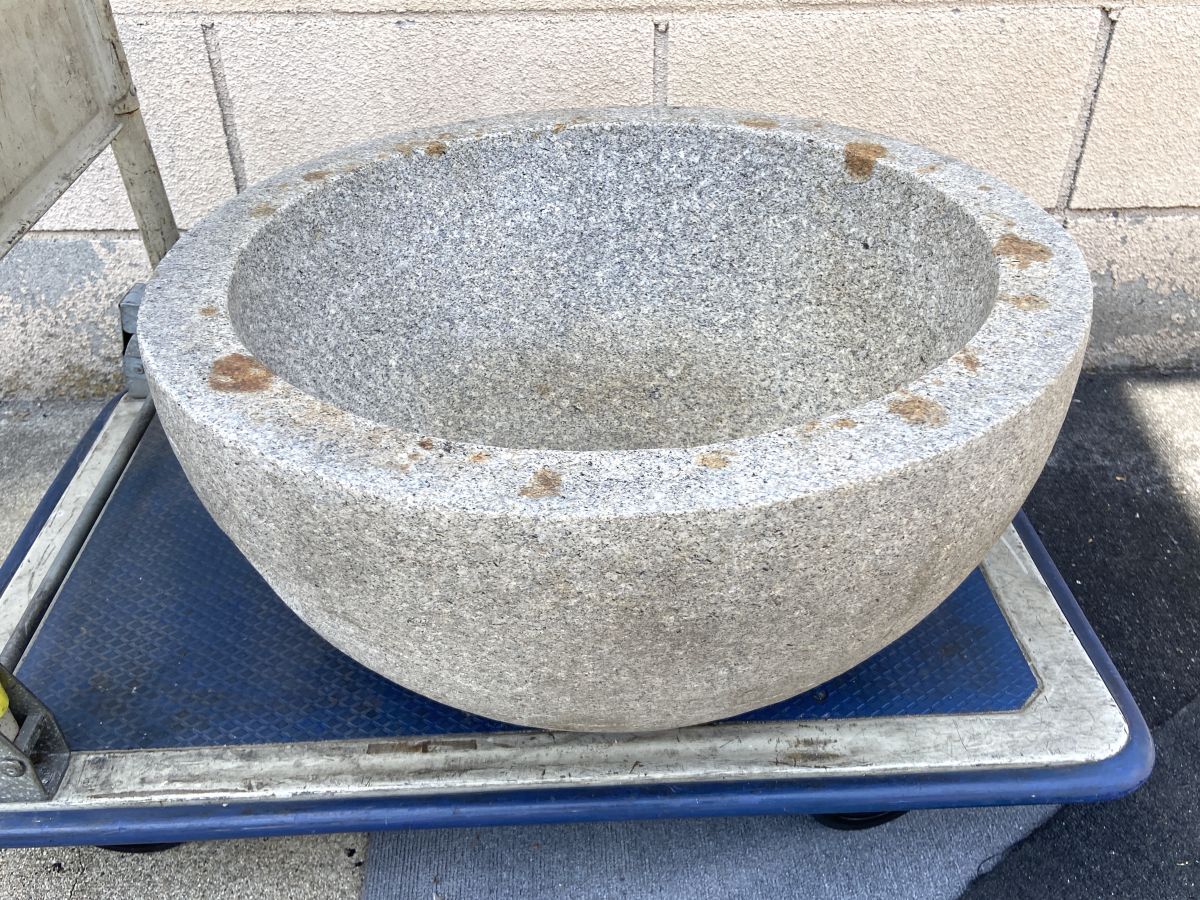 [E515] pick up limitation stone . mochi attaching New Year stone made stone pot Gifu prefecture many . see city b