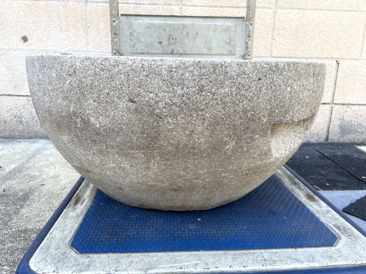 [E515] pick up limitation stone . mochi attaching New Year stone made stone pot Gifu prefecture many . see city b