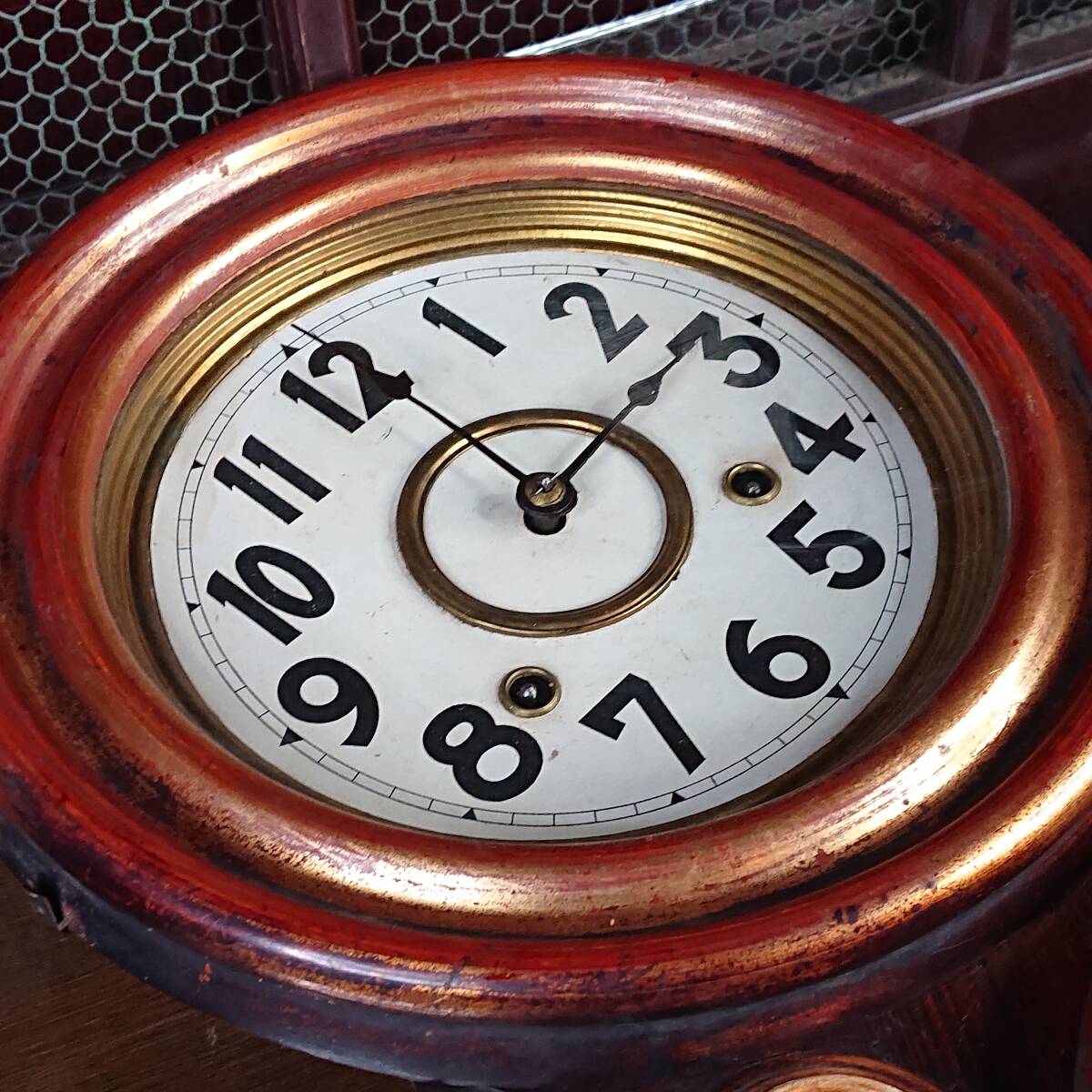 A02-0502　アンティーク ダルマ時計 振子時計 掛時計 古時計 ゼンマイ式 ジャンク_画像5